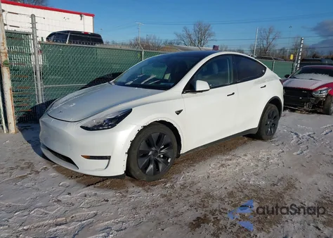 2025 Tesla Model Y Long Range Dual Motor All-Wheel Drive z USA, uszkodzony, nr VIN 7SAYGDEE4SF246762